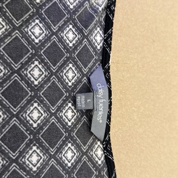 Daisy Fuentes black and white geometric pattern blouse L - Picture 2 of 3